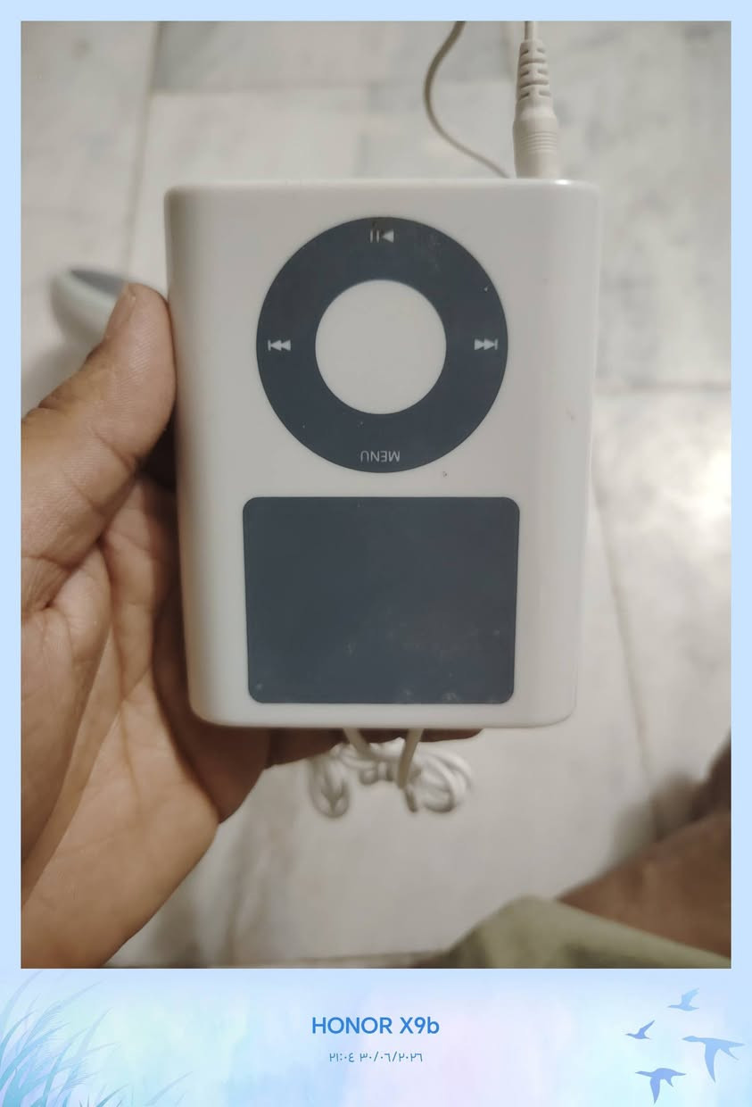 مكبر صوت محمول (Portable Speaker) مخصص لاجهزة (iPod) القديمة سعرة 15,000 الف التواصل على الخاص او واتساب ***********

