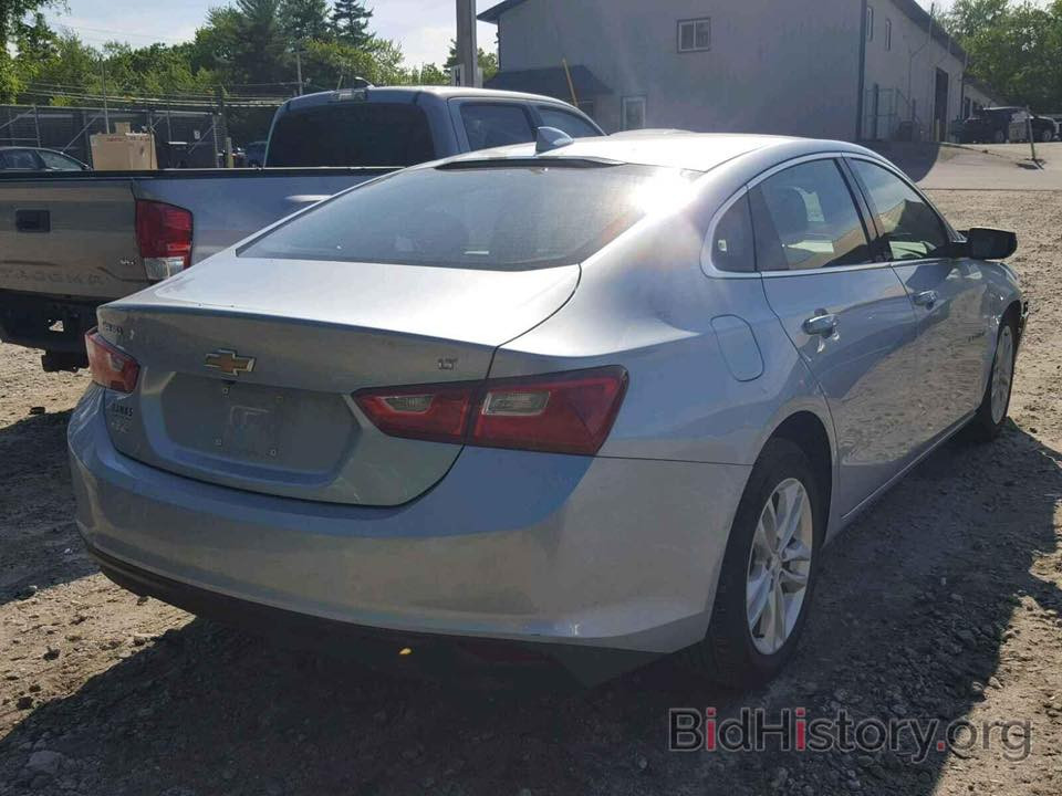 سلام عليكم ماليبو 2017 Lt للبيع
مكينه 1500 تيربو
مواصفات:
كير At
هيتر بالمري
بصمه تشغيل
صدر امامي خلفي جديد 
كروس سرعه
شاشة اعطال
اوتو ستوب
تبريد قطعتين 
مانع انزلاق
سستم صوت كلش مرتب
شاشة جبيرة كار بلي
كشن السايق كهرباء
مري كهرباء
تحكمات ستيرن جهتين + خلفي
عليها منضومة LED اوزوم اصلي بعدهن بالضمان 
بصمه 4 بوب
تبريد خير من الله 
كير ومكينه خير من الله 
السيارة مداريها دهن بس موتول وبانزين بس محسن 
السيارة بيها ملاحضات بالكشر كلهن يرجعن بارد والبدنه الامام شويه هاطلة يرادلها تعديل 
السياره بأسمي تريد وكالة او تحويل 
ماشية 116الف كيلو

سعر 100 وبيها مجال 
***********
