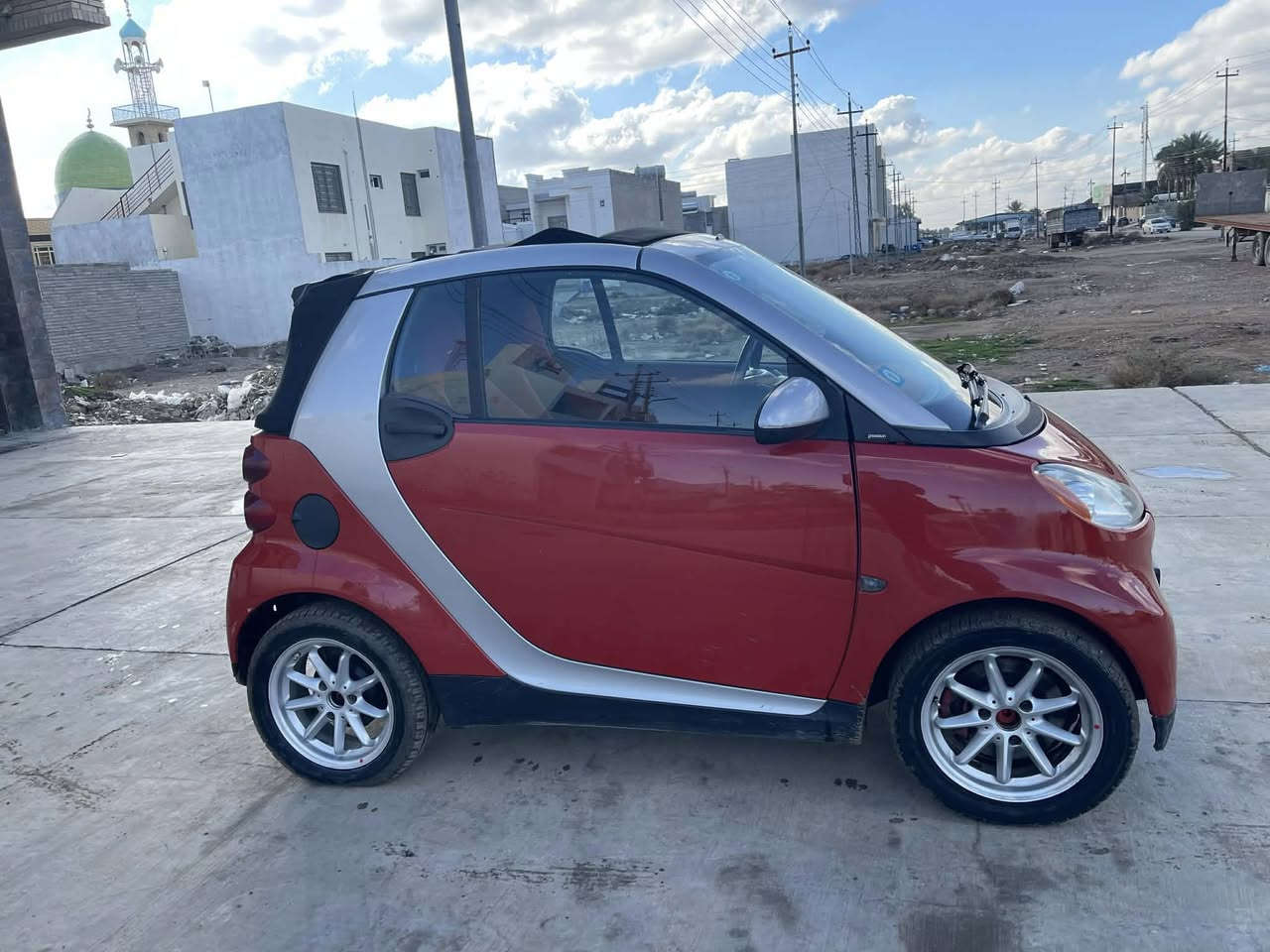 سلام عليكم 
(بيع فقط )
مرسيدس سمارت 2008. رقم بغداد دولي سنويه هزه رقم جديد تحويل مباشر. لون مميز كشف  محرك شرط كير أوتوماتيك شرط  غرفه لون احمر 
صدر تخم تاير ويل كب جديد كهربائيات كلها شغاله. سنتر لوك 
سياره حلوه ومرتبه وجاهزه 
مكاني سامراء السعر 47 بيها مجال بسيط للشراي 
***********
