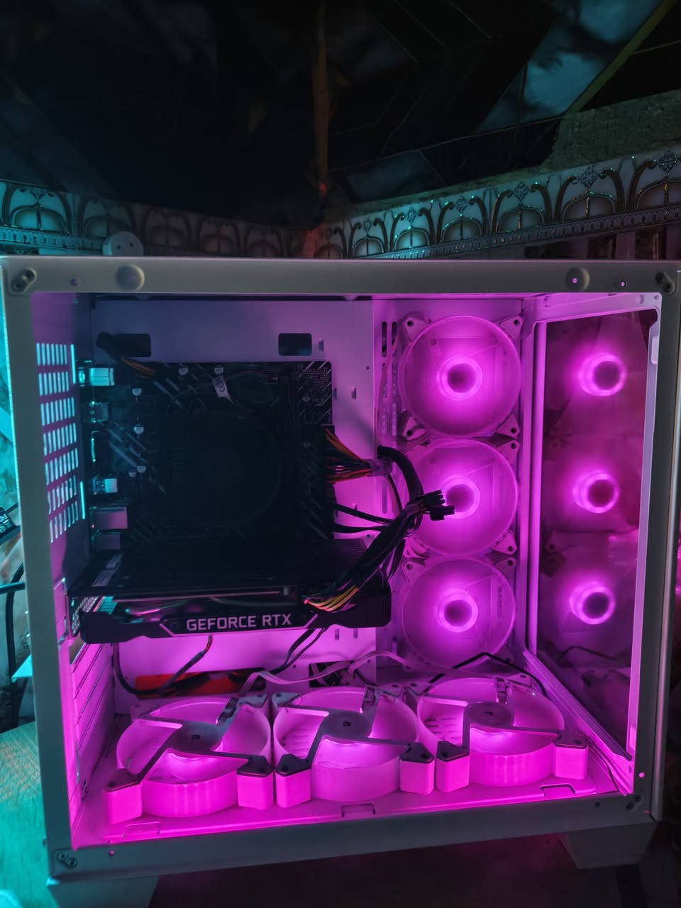 🔥 للبيع PC Gaming جاهز للألعاب 🔥
✅ المعالج (CPU): Intel Core i3-12100
✅ كرت الشاشة (GPU): Palit RTX 2060 12GB
✅ الرام (RAM): 16GB (2×8) Black Wolf DDR4 3200MHz
✅ اللوحة الأم (Motherboard): H610M-K4
✅ مزود الطاقة (PSU): Rocket 600W Silver
✅ التخزين: SSD 120GB + HDD 500GB
✅ الكيس: ESGAMING SEAVIEW 2001W

🎮 الجهاز جاهز للألعاب والاستخدام اليومي، ويشغل أغلب الألعاب على دقة 1080p بأداء ممتاز.

💰 السعر: 725,000 دينار عراقي (قابل للتفاوض بحدود بسيطة).

📍 العنوان: بغداد – مدينة الصدر
📞 للتواصل: ***********

