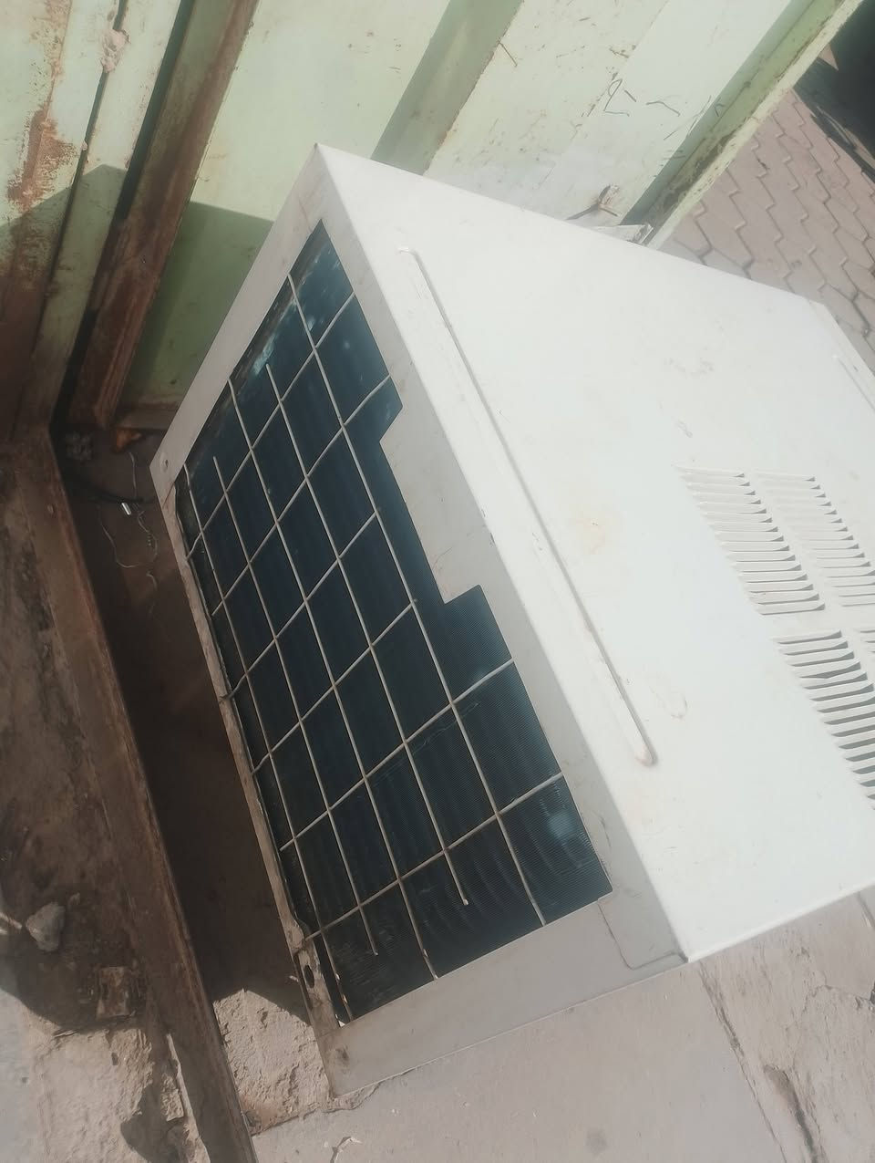 مكيف الحافظ حجم طويل
شغال قرص شركه فقط راتيتر الامامي معوج اثر غسل 
150 نهايته توصيل موجود ***********
