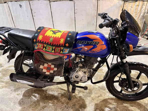 السلام عليكم 
دراجه بوكسر للبيع مديل 2023 اوراق اصوليه كامله 
محرك 150 مكفول كفاله عامه دراجه نضيفه ما متعوبه  
رايدها 1500 وبيها مجال عنواني كربلاء 
للتواصل ***********
