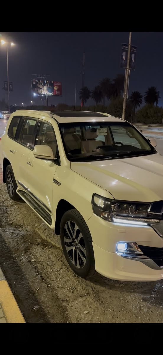 السلام عليكم لاندكروز 2019 ماشيه 63 مكفوله  حقيقي السياره فول مواصفات بريم اصل ام الديفدي  سياره جديده  رقمها بغداد 
مكانه بغداد رقم ***********
