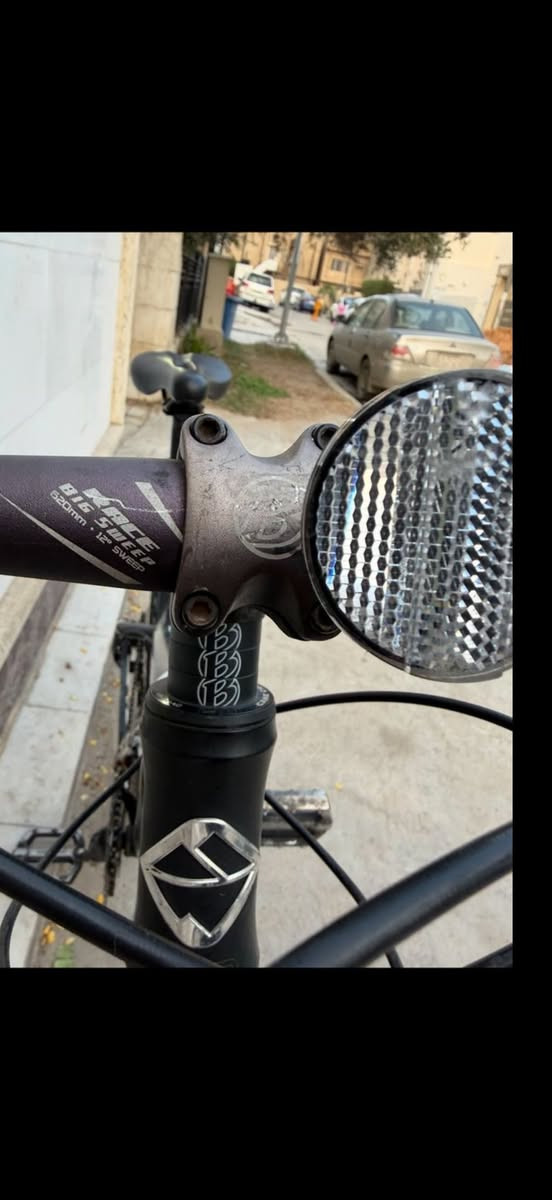 السلام عليكم للبيع دراجه ماركه Gray Fisher المصنعه بمصانع Trek الدراجه كل قطعه بيها مختومه بونتريكر بلاد من الوكاله وتكدرون تطابقون صورها بصور الوكاله مواصفات الدراجه سستم سرام X7 والنقال سرام X9 بريكات دهن دبل غاز من شركه 🦊FOX 🦊 والبطيخات ديور هم بلاد 
حجم الدراجه 29 تايرات بونتريكر وياله بونتريكر ركبه مختم بونتريكر كل قطع الدراجه من الوكاله بونتريكر بل كامل يعني حالك حال لصاعد Trek والدراجه كامله مكمله من كل النواحي نقص برغي ما بيها 

السعر 315 الف وبيها مجال 

المكان بغداد زيونة 

للتواصل واتساب /***********
