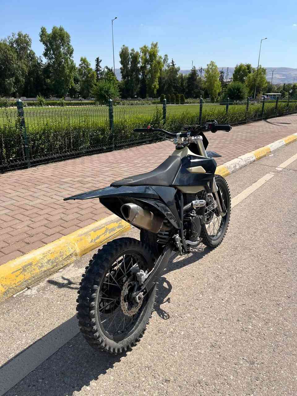 بۆ فرۆشتن له سلێمانی s1. 250cc. ٤ وه لف ٦ گێڕ  مۆدێل ٢٠٢٥ به س. مه كینه ی. كراوه ته وه هیچ عه یبی نییه كاره بای و شانسی و. گشت گیانی. به شه رت  نرخی ١،٢٠٠،٠٠٠ مه عامه له  ***********

