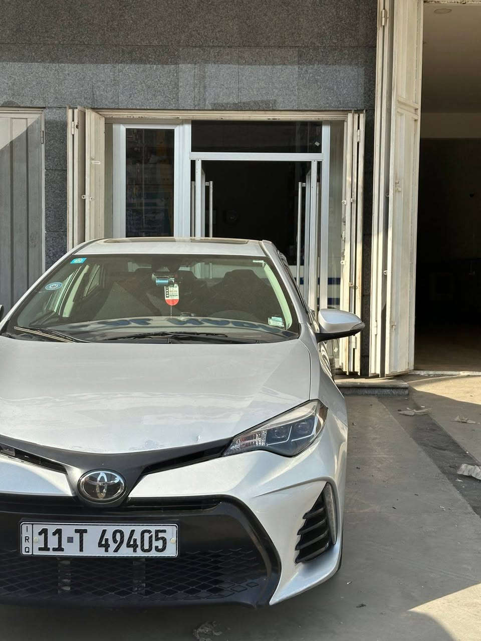 السلام عليكم تويوتا كورلا Se 2018 وارد كندي 🇨🇦 

المواصفات : بچم قرش
. سلايد طكتين 
. بصمة تشغيل + ابواب + صندوك
.رادار
. تحديد مسار و تنبيه الخطوط البيضاء عند الانحدار
. توقف اجباري ( مانع تصادم )
. هيتر مري 
. شاشة جبيره لمس + بلوتوث + منافذ Auxو usb
. شاشة اعطال وسطية
. مكينة 4 سلندر. 1.8 
.كامرة خلفية 
.كروز مثبت سرعه 
. مري كهرباء
. جام 4 كهرباء
. دشبول تحكم بالتبريد بيانو 
. اشاير بالمري 
. كشفات نهارية + ليد نهاري 
. لايت زنون 
. تحكمات ستيرن جهتين 
.شفتات ستيرن
.. (السيارة بدون ايرباك )
وبعد بيه هوايه سوالف تبريد ثلج هيتر تدفئه شغال 
  صدره 85‎%‎ عليه ادامه قبل شهرين سيارة نصبته حلوه ومرتبه  رقم بغداد سنويه وهزه كله جديد

الضرر : سيارة بيه بارد بالبند ول جاملغ صفحة السايق بدون صبغ  وبيه باب الخلفي مبدل وصبغ بهلال الجاملغ 

السيارة بيه رش من امريكا جاملغات خلفيه وصندوك مثل ما موضح بالسونار

السعر :140 وبيه مجال للشراي 
عنوان الانبار رمادي 
للاستفسار ول تواصل :***********
