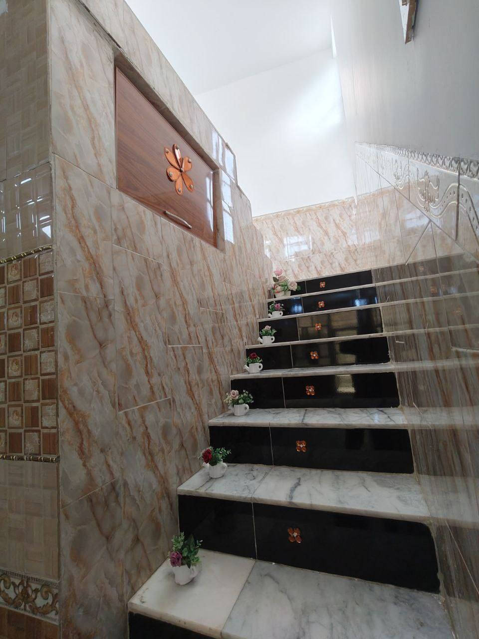 تحية طيبه لصاحب الكروب والمتابعين.
دار نضيف جدا للبيع طريق السده القديم شارع عامر نجم المساحه ١٠٠ م
مكونات الدار
الطابق الأول استقبال مطبخ مفتوح ع صاله مع غرفة نوم كبيره وحمامات عدد 2 منور
الطابق الثاني غرفه كبيره 7×4 مع صاله صغيره
السعر ٦٨ بي مجال
***********
