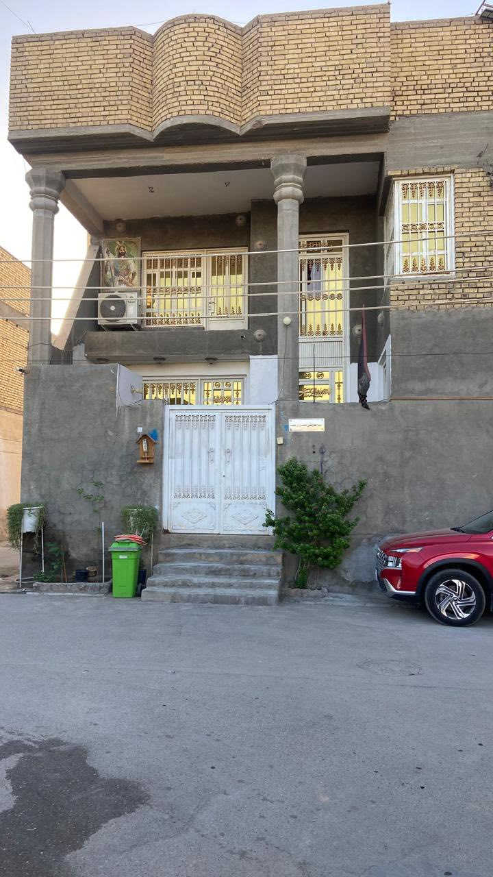 بيت طابو صرف منطقه الثوره
امامه ساحه( حديقه) ركن مساحته 150
ثلاث طوابق .الطابق الاول استقبال.غرفه نوم .صاله صحيات داخليه .طارمه وحمام خارجي .منور
الطابق الثاني 3 غرف نوم .صاله .صحيات
الطابق الثالث مخزن كبير .بيتونه سطح شتايگر
بيت تام المواصفات .طابوق والسقف كونكريت 
ارضيه الطابق الاول مرمر تركي.ارضيات الطابق الثاني سيراميك اسباني.الحمامات والمطبخ كلها سيراميك اسباني…المطبخ حار وبارد مع كاونتر خشب تركيHDF
تاريخ البناء 2018
متوفره كافه الخدمات تبليط .ارصفه .مجاري .مدارس.اسواق
سيارات.مجمعات تجاريه
الموقع /ناصريه: الثوره
السعر /425 وبي مجال 
هاتف

***********
