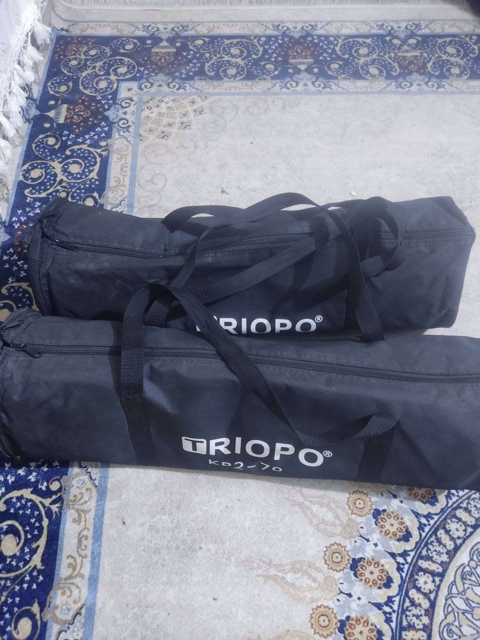 السلام عليكم تفاصيل كاملة اناره مستمرة للكامرة السوني + تفاصيل موضحة بالصور جدد فقط الاناره مستخدمة 1%
البيع شلعة وحده التواصل ع الواتساب غير متوفر ع الفيس 
***********
