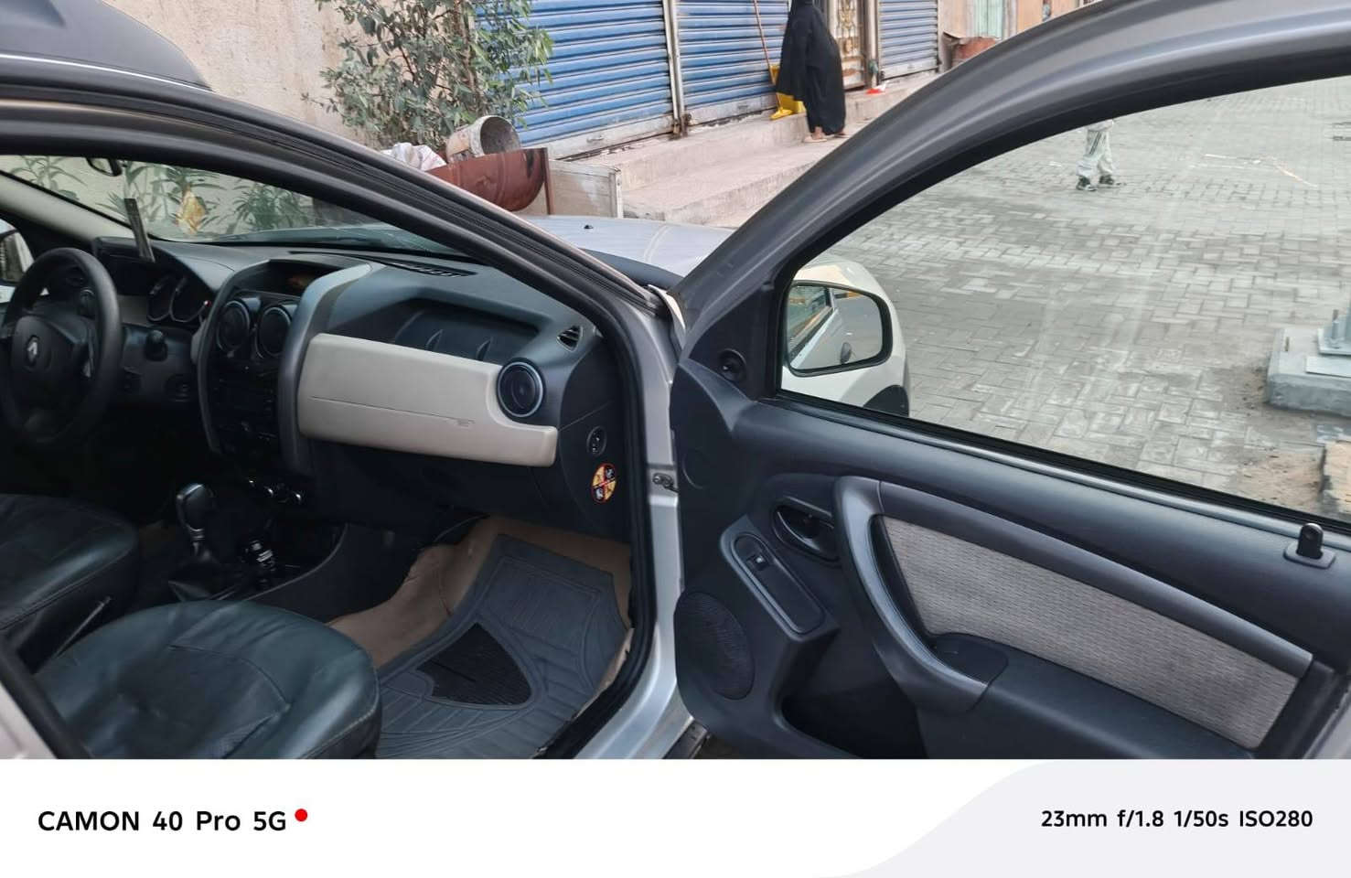 بسع مستحيل سيارة رينو داستر 2018وارد خليجي
رقم بصرة
السيارة بحالة ممتازة جداً، كلشي بيها مكفول وما بيها أي عطل
نظيفة جداً من الداخل والخارج
السعر: 85 ورقة وبيه مجال
سبب البيع: ظرف مادي
العنوان  البصرة الجمهورية 
***********واتساب فقط
