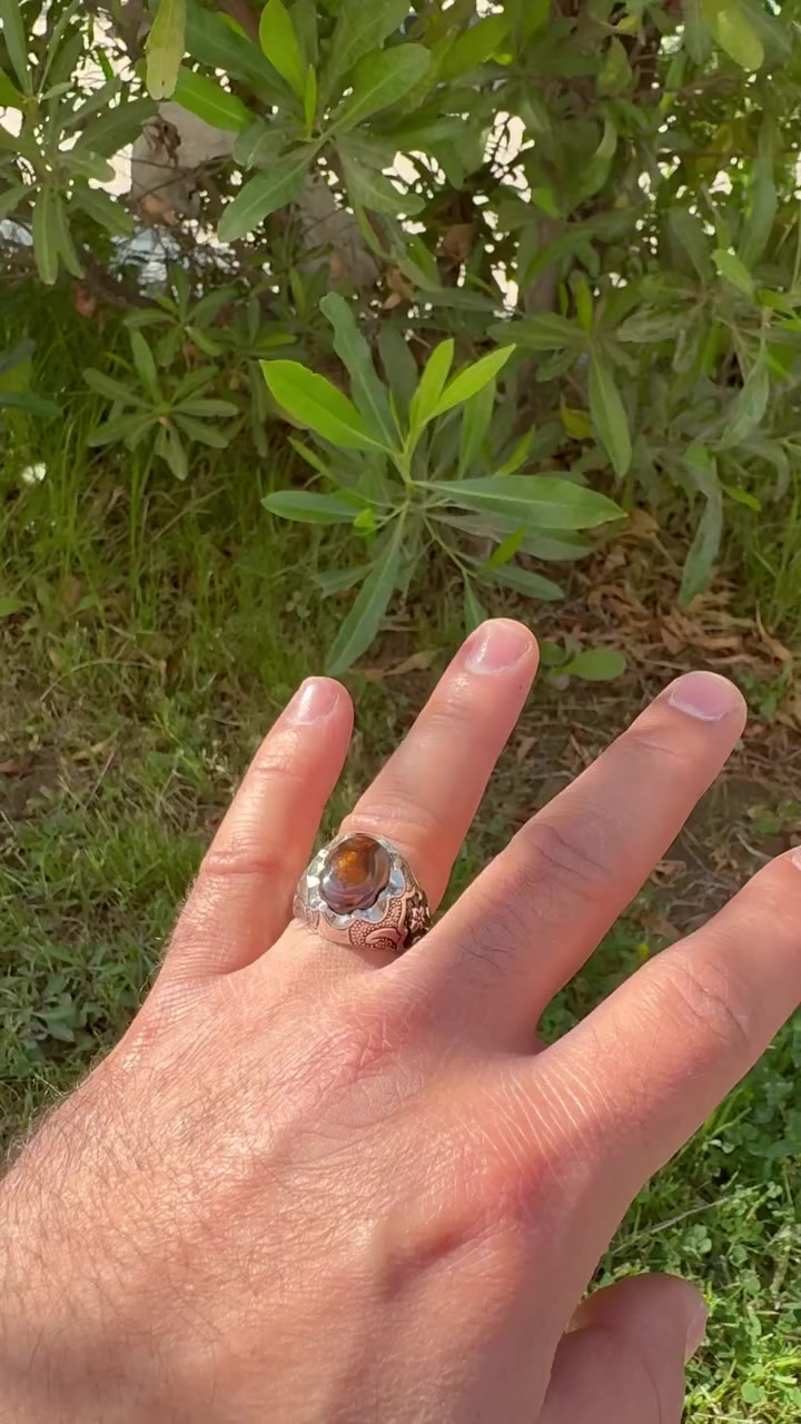 السلام عليكم
خاتم تحفه من العقيق الناري المكسيكي النادر فول فاير بصياغه جميلة  وعيار الفضة ٩٥٠ 
ملاحضه (بيع فقط) للاستفسار اتصال او واتساب***********
