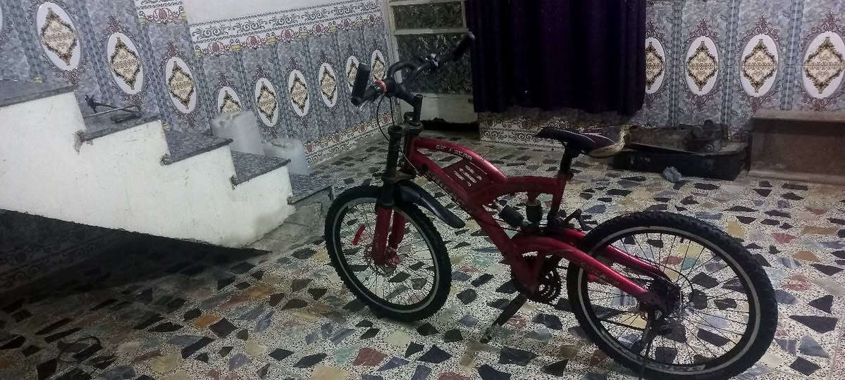 السلام عليكم بايسكل ياباني سعر 45 وبه مجال***********
