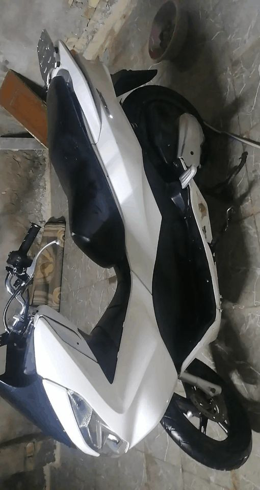 سلام عليكم 
دراجة بيسي اكس جيل ثاني 
كفاله عامه خير من الله 
كهربائيات كلهة شغاله اوراق كامله مدفوع بيهة كمرك

سعر 1200 واحد وميتين 

مستعجل علئ بيعتهة 

المكان بغداد الحسينيه


**إذا كنت صاحب هذا الإعلان وتريد حذفه لأي سبب، رجاءا أرسل رسالة إلى الدعم الفني**