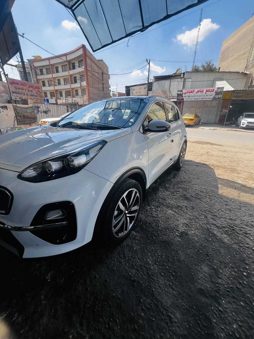 السلام عليكم كيا سبورتج 2020 للبيع او المراوس ببرادو لاندكروز خليجي رقم بغداد باسمي السيارة مكفولة من الصبغ والضربة شخط ما بيها بس بيها تبديل محرك جديد بلكارتونه وليس تجفيت.السيارة جديدة ماشية 55 الف سعرها 200 مكاني بغداد الرصافة ترهم مراوس ببرادو لو لاندكروز رقم الهاتف ***********
