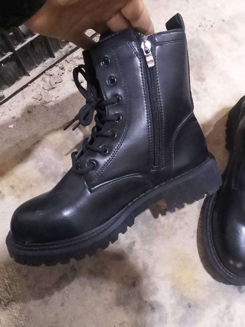 بوت عسكري باله قياسات 40/41باله ماملبوس السعر 15الف المكان الشطره بلشوملي 
***********
