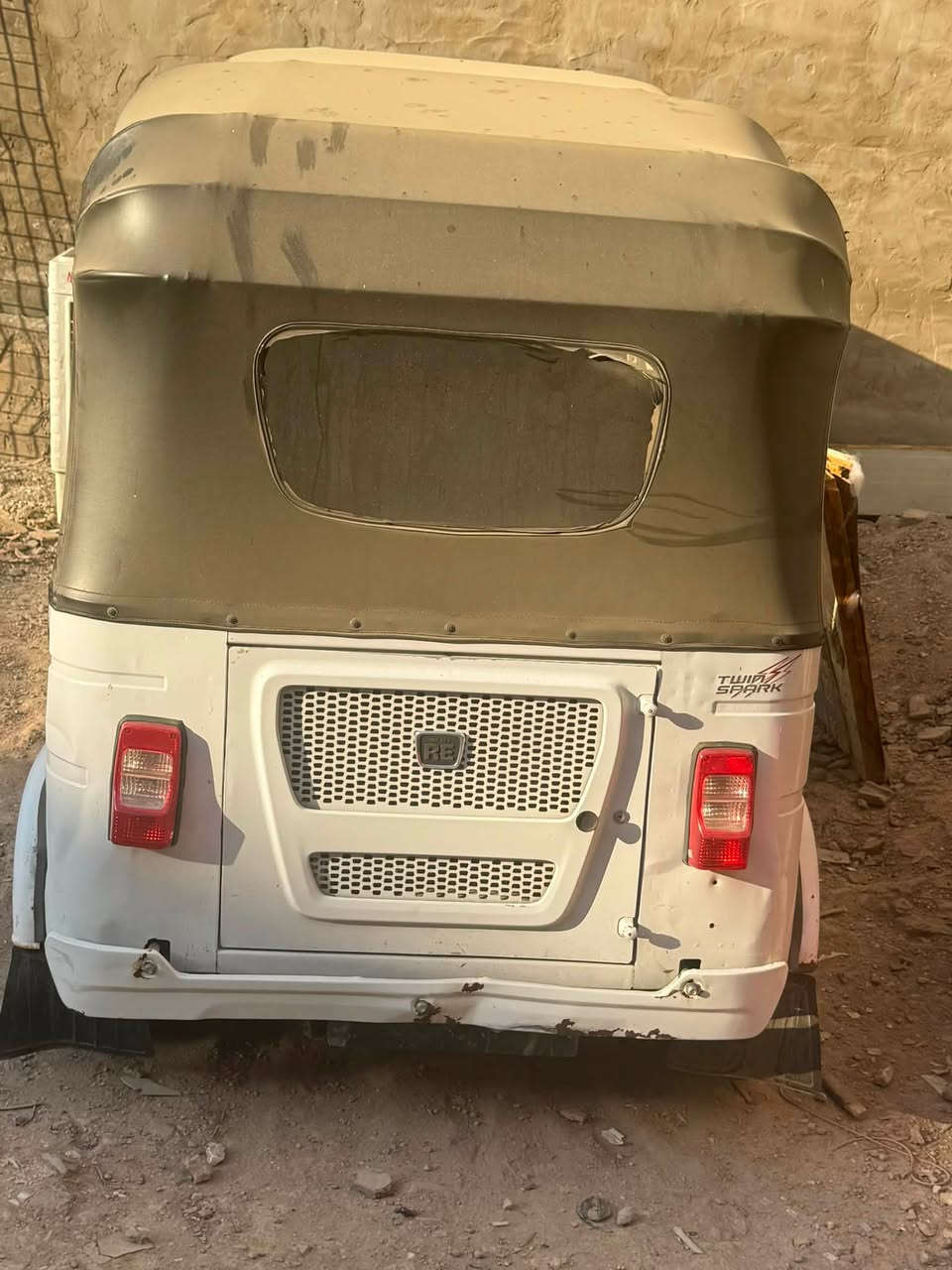 تكتك ٢٠٢١  للبيع واضحه بالتصوير تجي تشوف بعينك 
مرقمه عربي 
بدون اي حادث 
السعر ٨ ملايين وبيها مجال بسيط حك الجيه 
***********
