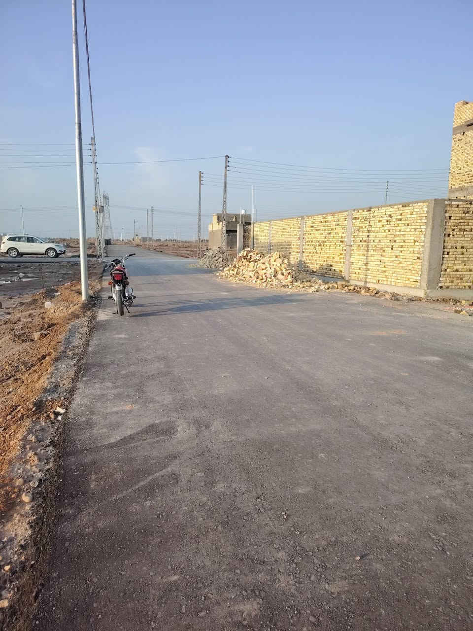 السلام عليكم قطعة أرض مساحة ٢٠٠ متر للبيع  حي القصور  بص الركن على شارع عام   قريب على معمل الزفت   القطعة سند 25 مقاطعة تابعه حجي حسن السعر 31 مليون  بيه مجال قليل   للأستفسار ***********
