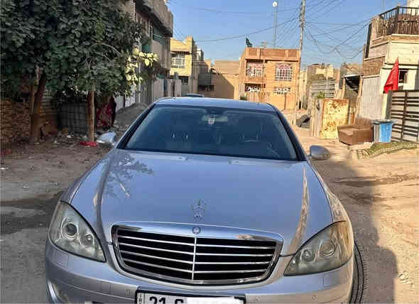 السلام عليكم للبيع 
مارسدس إس كلاس s350 w221 موديل 2006
مواصفات الاس معروفة 
السيارة مكفولة مكفولة من الحادث والبارد بيها فقط كلير قطعتين ونص فقط
- لون غرفة اسود بلادي
- مري شفط
-  فتحه سقف
-شاشه + ماوس 
-ستيرن كهرباء + تحكم ستيرن جهتين
- تبريد منفصل + 3 قطع تبريد
- سي دي جنجر 6 أقراص 
-كشنات كهرباء جهتين
-تدفئه كشنات 
-خزن ميموري 
-وضعيات قياده E-S-M
-اشاير مري 
-كروس سرعه 
-شاشه + تحكمات
-بلوتوث 
-حساسات امامي خلفي
-ويل ١٩ تو سايز
-كامرة خلفية بلاد
جنطة شفط
-كل أمور السيارة على البلاد ماملعوب بيها
وباقي المواصفات معروفة
ماشية ١٤٠ الف وقابلة للزيادة سيارة جدا نظيفة مكينة وكير وحدادية السيارة جاهزة بلا اي نقص
رقم سليمانية باسمي تحويل  اي وقت يعجبك
السعر ١٧٠ وبيها مجال بسيط 
اتصال *********** بغداد
