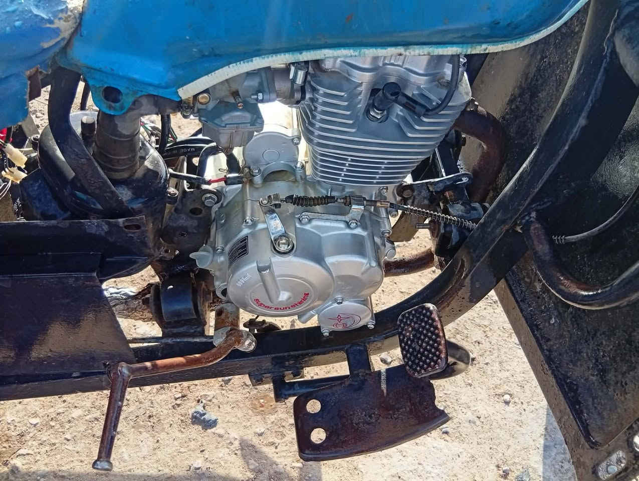 للبيع موديل ١٢ رقم ابيض سعر ١١٠٠ وبيه مجال مكان ديوانية البدير ***********
