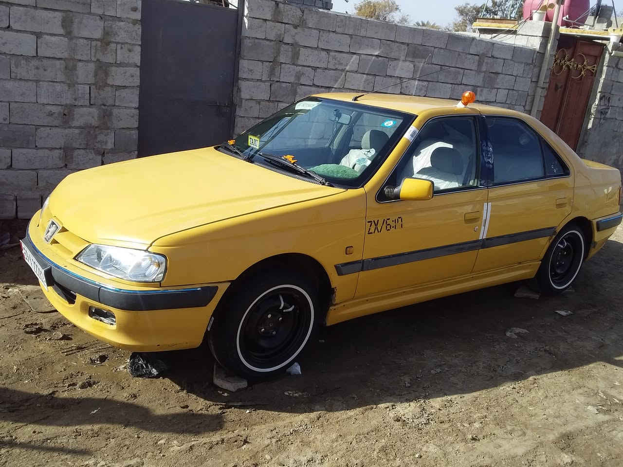 السلام عليكم للبيع  بيجو بارص موديل 2015 اجره رقم انكليزي كربلاء بسمي كير مكينه حداديه تخم تاير باتري جديد بريشر جديد انبار جديد السياره جاهزه بيه خياسات بل اهلالات   مامصلحه سعر (45) وبيه مجال بسيط مكاني الديوانيه حي الشرطه  الاستفسار(***********)
