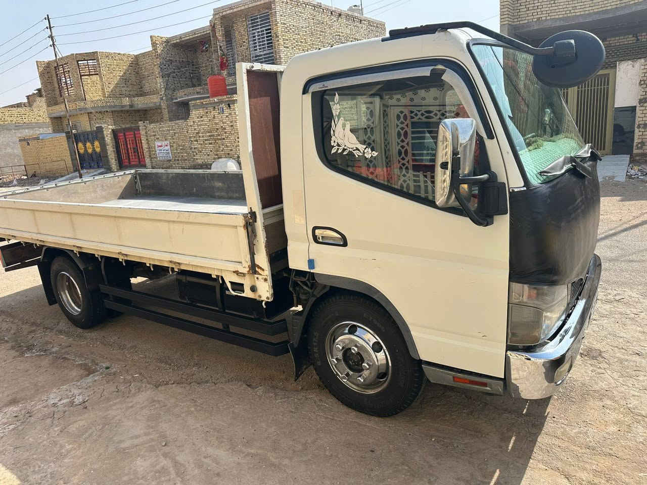 كنتر مستيبوشي 2016
للبيع سياره كفاله عامه كير محرك مكفولات 
بيها تخم تاير وتخم وياله ستيل كروم
حتى السونار موجود بنشر السعر 210
وبيها مجال مجال مكان السياره ميسان 
الرقم الهاتف***********
