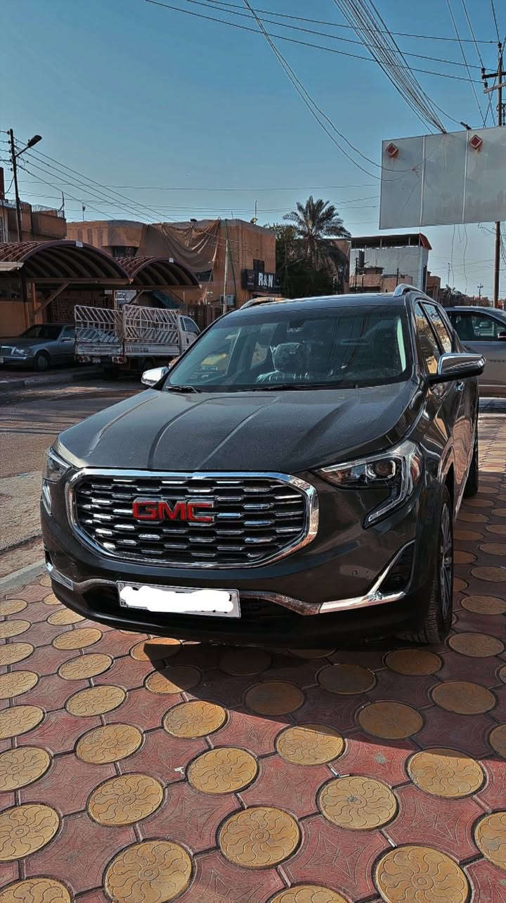 السلام عليكم للبيع او لمراوس حسب القناعة جمسي تيران 2020 دينالي فول مواصفات ومعروفة مواصفات الدينالي بيها قطعتين فقط الجاملغ الي بصفحة السايق والبونيد وبيها صبغ صفحة السايق السيارة جاهزة من كلشي تخم تاير جديد والحدادة كذلك مابيها اي نقص السيارة كاملة من كلشي السيارة رقم اربيل مميز اربع ارقام متشابهة ورقم واحد مختلف تريد تحويل تريد وكالة سعرها 165 ورقة وبيها مجال بسيط عنوان السيارة بصرة 
رقم الهاتف اتصال فقط ***********
