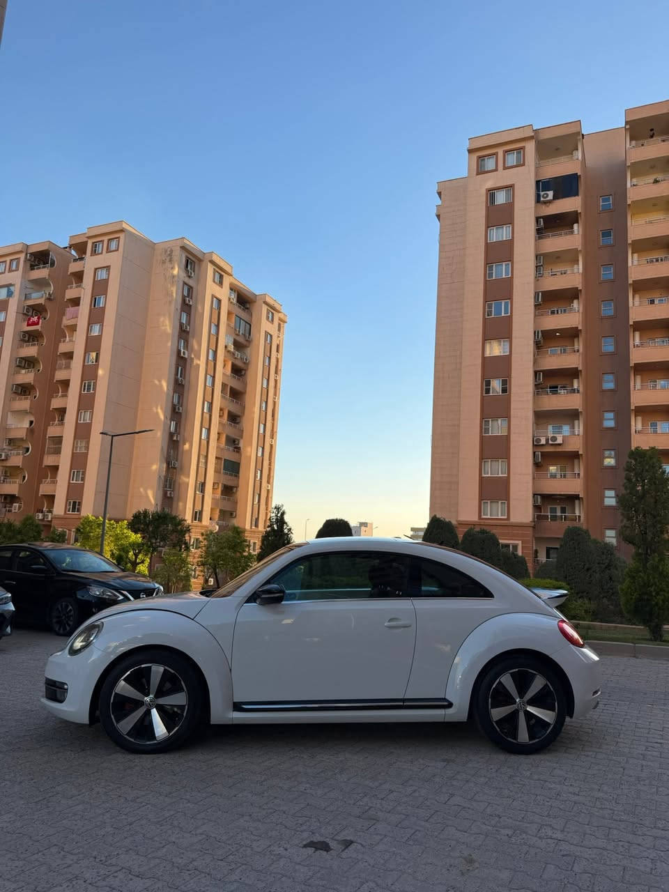 السلام عليكم
فولكسواكن بيتل ار لاين Volkswagen Beetle R Line
موديل 2015 وارد خليجي
السيارة ماشية 77 الف كيلومتر 
المواصفات فول فقط بدون كاميرا و كشنات قماش 
حساسات امامي و خلفي بانوراما اضاءة داخلية 3 الوان نظام صوتي Fender شاشة كبيرة ويل 18 انج سبورت و بقية المواصفات المعروفة
بيها قطعة وحدة صبغ نص البنيد بدون ايرباك دواخل و كير و مكينه مكفولات 
*********** كورك او واتساب
***********
ملاحظة: الرقم مو ويه السيارة
