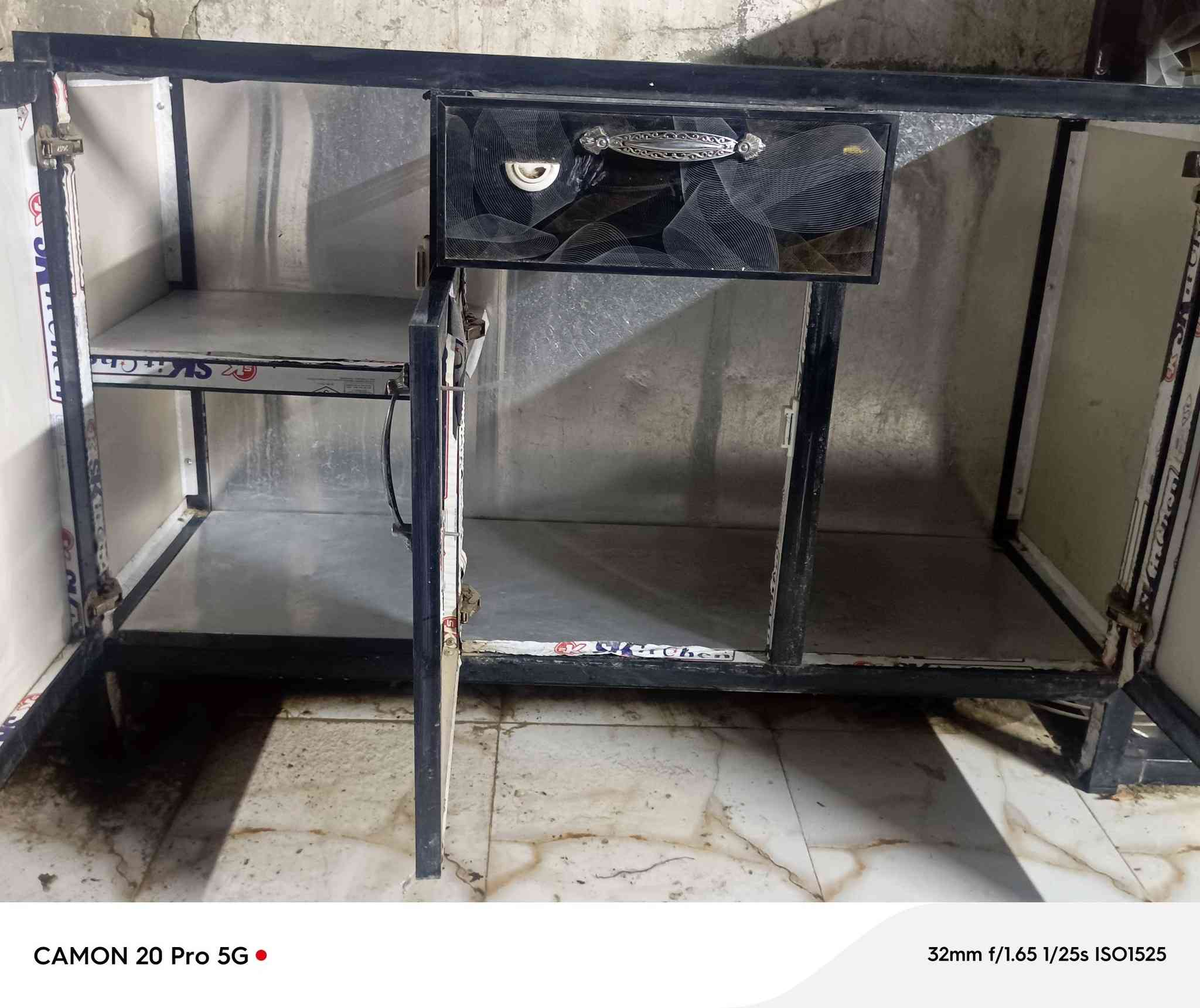 سلام عليكم كاوتنر يجي تركيب 3 قطع سنگي و الملحق يجي فوگ الفتحه  سنگي سل ستيل اصلي باب اول نضيف و يخبل مكانه بل عروبه الثالثه سعره 275 و بي مجال كاوتنر احله من الصور تجي و تشوفه و تقنع و تاخذه اذا مو جديد تعاتبني فقط بيه كسر خفيف مكاني العروبه الثالثه شارع الگوام رقمي *********** اذا خابرتني و ما حصلتني اني بل دوام
