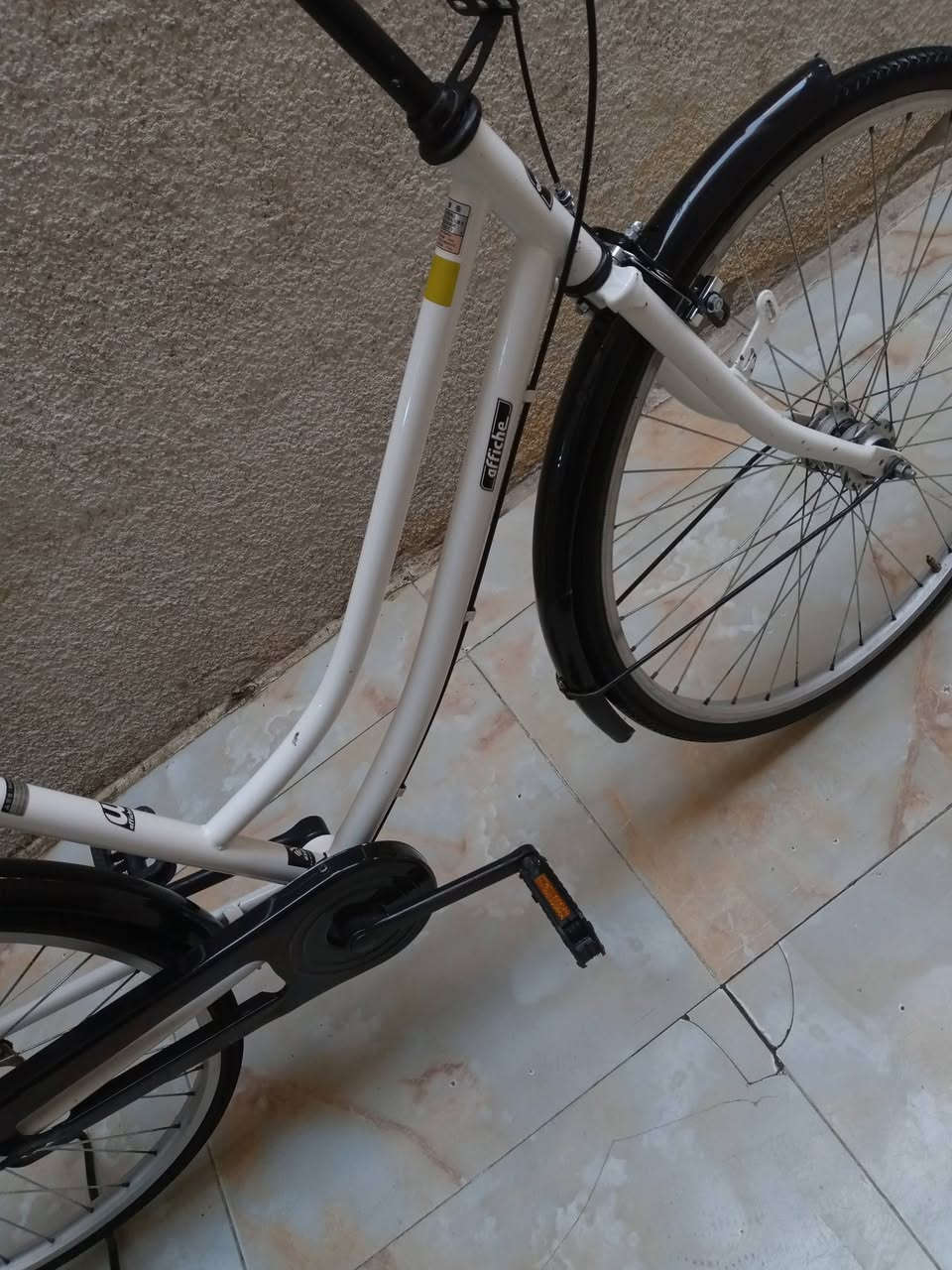 السلام عليكم شباب بايسكل بنات للبيع السعر خاص المكان بغداد الشعب بالبايسكل نظيف اي نقص ما بيه بايسكل مال حاويه موديل 22 كفاله الوياله عدله البايسكل كله بلادي برغي ما مفتوح***********
