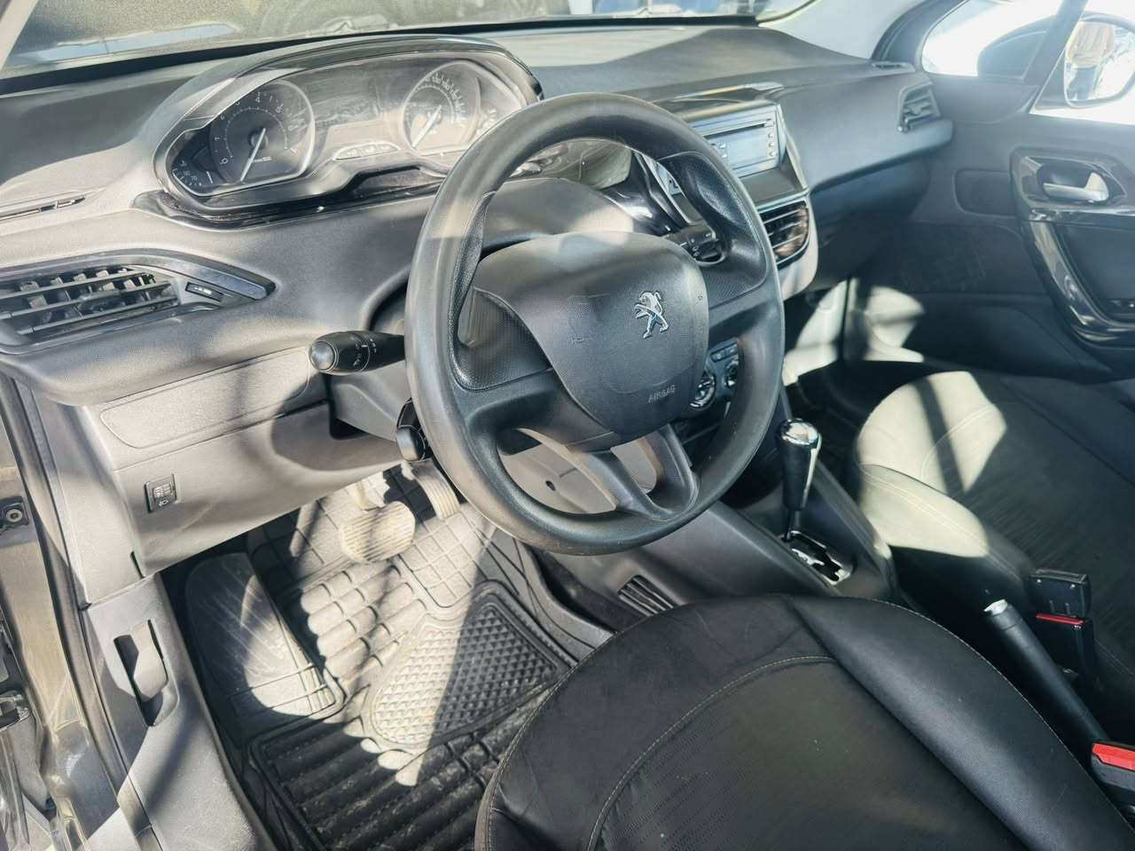 السلام عليكم بيجو 208 هاج باك مديل 2016سياره كفالة من صبغ جديده كلش مكينه كير حداديه صدره كله جديد رقم اربيل تحول مباشر تريد وكاله سعر85 وبيها مجال للستفسار اتصال ***********بي واتساب
