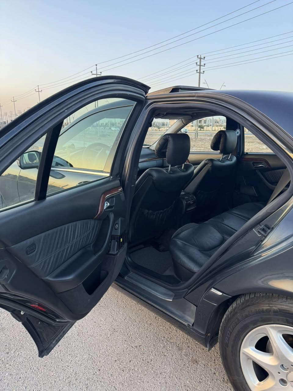 السلام عليكم ورحمة الله 
مارسدس S320 غواصه
 
موديل 1999 رقم بصرة بسمي تحويل 
السياره مبدل بيها سستم كامل نفس اللون بدون ضربه
 
غرفه جديده 
كهربائيات كلها شغاله 
كير جديد 
ادامه على المحرك كامله 
تدفئه تبريد 
كشنات جدد
حداده كامله صدر جديد عربانه خلفيه جديده
السياره جاهزه من كلشي 
بيها ملاحظات بسيطه 

للبيع او المراوس 
السعر 115 وبيها مجال 
العنوان البصرة 
هـ : ***********
      ***********
