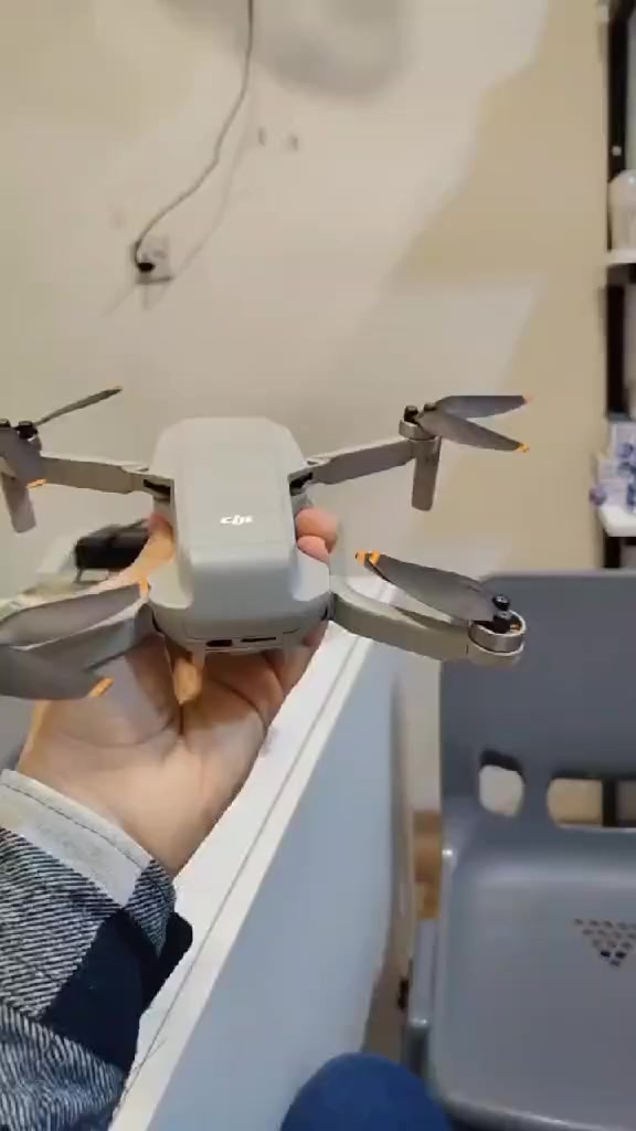 Dji 2 mini كامل ملحقات ثلات بطاريات نضافه ١٠٠/٩٠ فول جهاز معروف موصفاته مراوس ويا dji 3


**إذا كنت صاحب هذا الإعلان وتريد حذفه لأي سبب، رجاءا أرسل رسالة إلى الدعم الفني**
