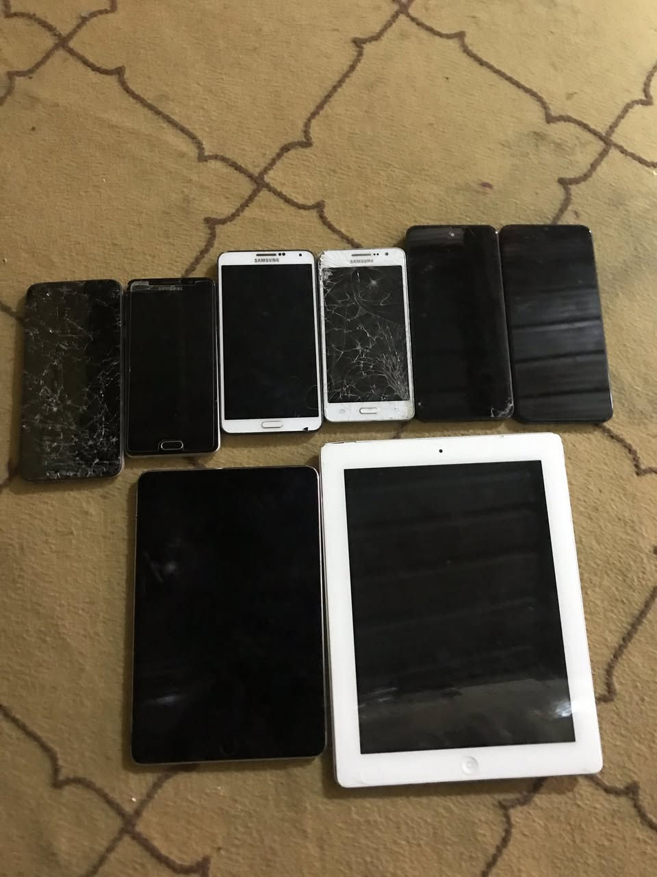 اجهزه منهن يحتاجلهن شاشلت ومنهن لي يحتاجلهن بطاريات ابيعهن هيج فحم سعر 50وبيهن مجال حك الجيه وتساب ***********
