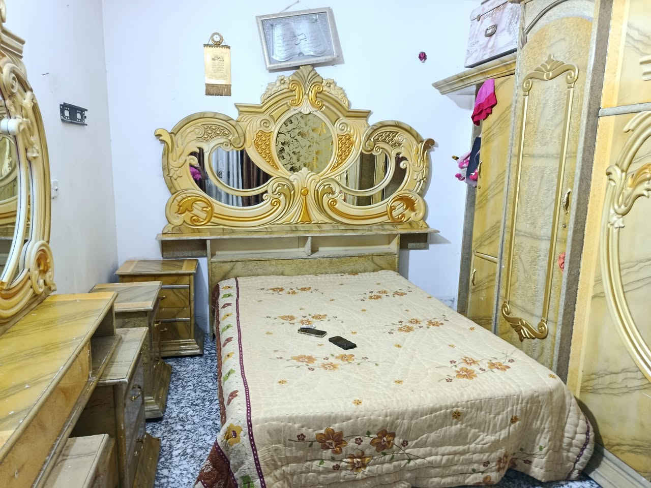 غرفه نوم للبيع نضافه 90 %
كامله اي نقص مابيها اخت الجديد السعر تفضل خاص 
وتساب  ***********
