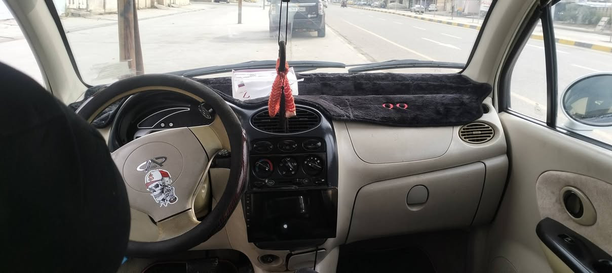 السلام عليكم
سيارة QQ لون ابيض 2011
  للبيع  فول تومتيك 
4بستم مرغوب 
السيارة جاهزة 
تبريد بس ناقص غاز فقط شرط
تدفئة شغالة
وايرمنية كلها شغالة  
كير محرك شرط 
هزة ورقم جديد 
طخم  و دبلات جدد 
تايرات جدد
كامره وشاشه 
باتري جديد 
بدون صبغ فقط بارد 
السيارة بأسمي 
شرط التحويل 
السعر 37$ وبيها مجال 
للاستفسار 
مكان السيارة ، موصل حي تحرير 
*********** وبي وتساب
