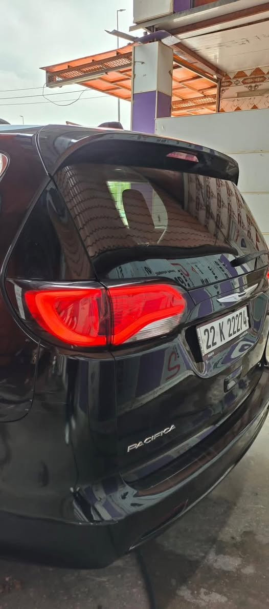 كرايسلر باسفيكا 2017 رقم اربيل بأسمي 
فول مواصفات ( مواصفاتها معروفة) والابواب الجانبية والجنطة كهربائية ، كشنات جلد مع فتحات للتدفئة  ، لايت زنون  ،  تشغيل عن بعد  ، فتح جمبع الابواب عن طريق البصمة عن بعد  . 
ظرر جاملغ خلفي تعديل ( قبل الدخول ) 
وهنا صار عندي صبغ بنيد وجاملغ امامي ( فقط صبغ ) 
السعر 185$ 
المكان / الديوانية 
***********
