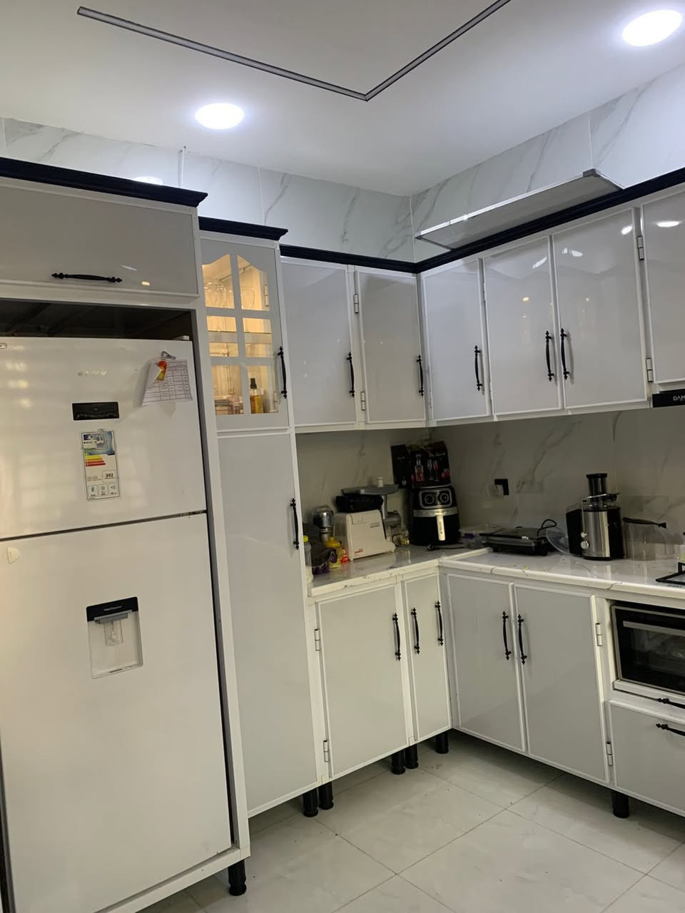 🏠 دار للبيع - حي الملايين الأولى
الموقع المميز:

• حي الملايين الأولى - تقطيع الحاج محسن.

• القرب من جامع الصواف.

المواصفات العامة:

• المساحة: 160 متر مربع.

• الواجهة: 10 متر (واجهة ممتازة).

• عدد الطوابق: طابقين.

تقسيم الدار:

الطابق الأول:

• غرفتين نوم.

• صالة (هول) داخلية.

• غرفة استقبال.

• مجموعات صحية.

الطابق الثاني:

• صالة (هول) واسعة.

• مجموعات صحية.

📞 للاستفسار والتواصل مباشرة :

• ***********

• ***********
