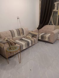 كنب • بحاجة رجلين • الشرطة الخامسه