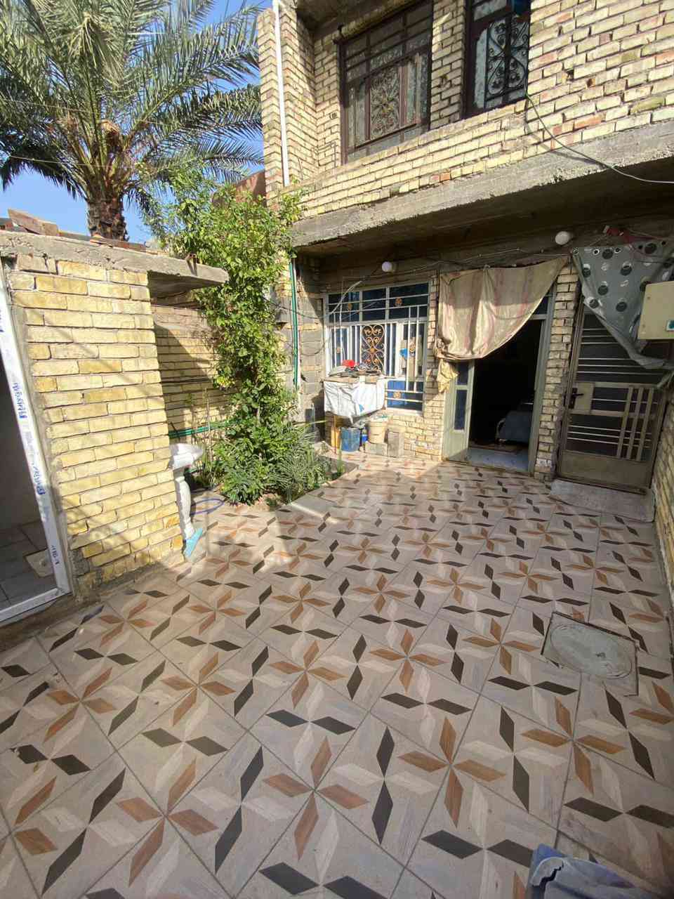 مشتمل للبيع مساحة 120متر واجهة 5 نزال 24 متر  استقبال حولي مطبخ خدمات
غرفة نوم طابق الثاني ثنين غرف نوم خدمات العنوان
الشعب حي جزائر المثلث 
للستفسار مكتب الاصدور للعقارات 
***********ابوعلي 
***********ابو كرار
