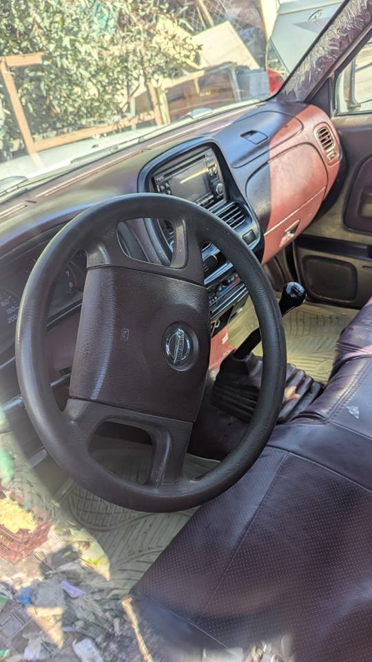 نیسان پیکاب دەبل قەمەرە
مودیل ٢٠١٠
سەنەوی هەززە نوێیە
بێ پارچە گۆڕین
پشت و پێشی لێدراوی نیە 
دووپارچە ساردەکوتی هەیە
یەک دەستە لەسەرەتاوە
بەناوی خۆمانە
*********** أربيل, العراق
