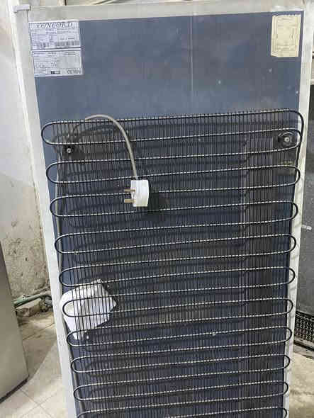 ثلاجة حجم  كبير عائلية سعرها نضيفه عل فحص سعرها. ١٥٠ وأبيها مجال العنوان الديوانيه بداية شارع سالم *********** @إشارة
