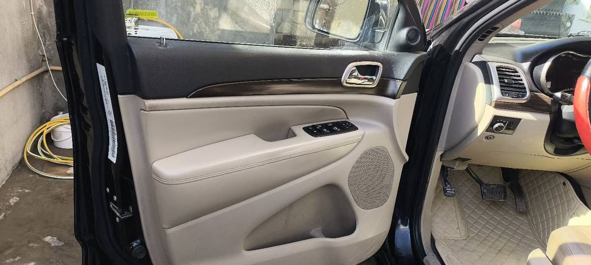 جيب لاريدو مكينه 6300 خليجي
رقم بغداد فول مواصفات فور ويل بصمه فتحه كل المواصفات بيهه 
السعر 240 وبيهه مجال الطيبين الاتصال على رقم ***********
