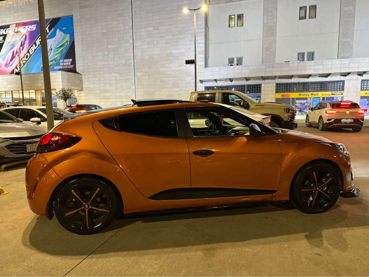 Hyundai veloster 2016
رقم اربيل…….                لون مشمشي
محرك مرغوب: 1.6 GDI بدون توربو  تنفس طبيعي  
مواصفات فول فول للاخير.    ستيرن شفت 
كير اوتوماتيك و سبورت و عادي           ماشي:63 الف 
السيارة فقط واحد جاملغ صبغ        . محرك و جير مامفتوح بشرط       تحويل شرط فوري
سعر : 97 مجال.            مكان السيارة اربيل
رجاءً للاستفسار  خابر : *********** واتساب كورك فايبر أربيل, العراق

