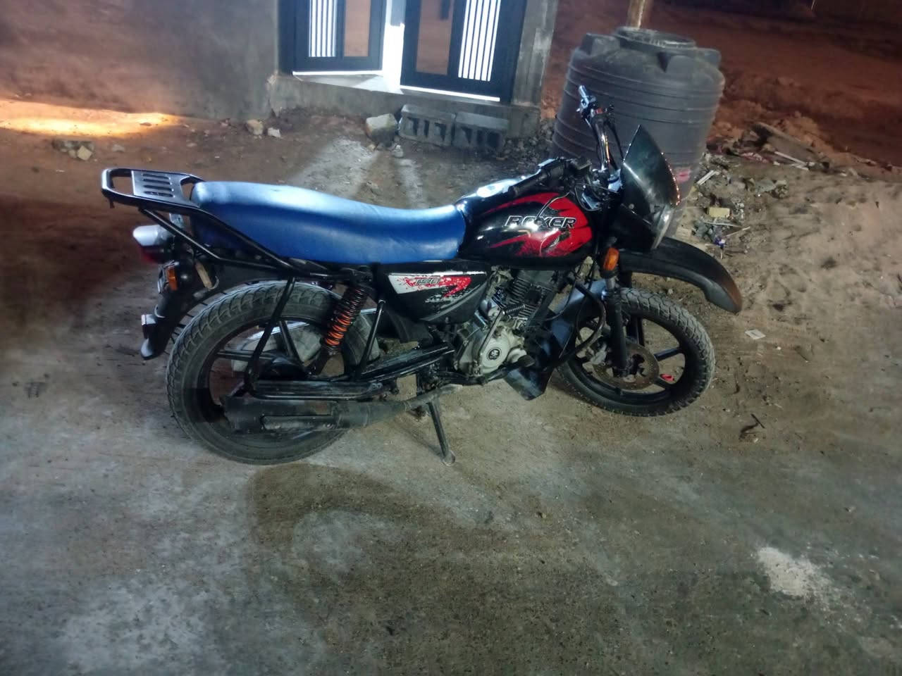 سلام عليكم دراجه بوكسر للبيع مديل 23 ادوات مكفوله من سرقه وعشائر أوراقه ضايعه دراجه 
مكفوله من كلشي كهربائيات سلف بيه خيط تبخير ستوه بادي بيه مايبين مكاني بصره حيانيه  هاذ رقمي ***********
