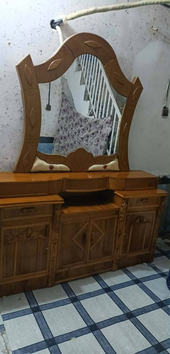 سلام عليكم
يوجد غراض منزليه مستعمله اخو الجديد  لبيع 

اترجاكم المو شراي لا يدخل خاص 
الاستفسار ***********
