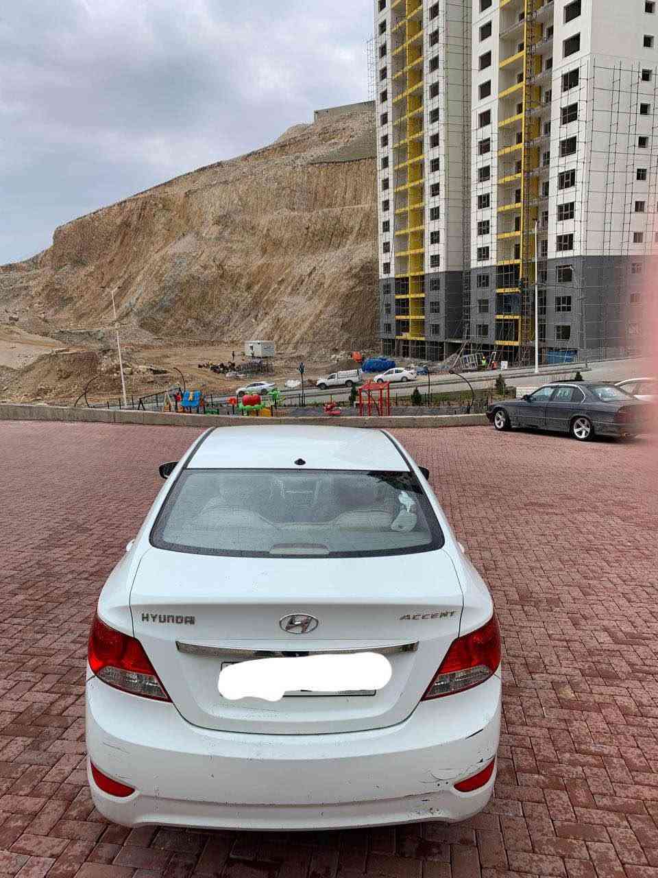 هۆندای ئەکسێنت 2012
مواسفات خلیجی
سپی، ناو زەردی قوماش
پارچە ڕەش
مەکینە و گێڕ بەشەرت
توندوتۆڵ
سەنەوی بەسەرنەچووە
یەک دەست
بەناوی خۆمە
یەکدو شوێنی بۆیاخی هەڵداوە لە وێنەکان دیاریمکردوە بەڵام سەیارەکە پارچە رەشە ئەمە کێشە نیەو شایەنی باس نیە.
پەیوەندی: تەلەفۆن ڤایبەر واتس ئەپ
***********
*********** كويسينجاك, أربيل
