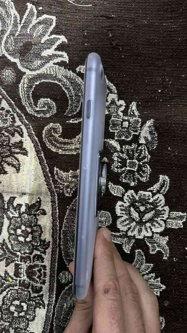 السلام عليكم للبيع ايفون 8 ابلاس اخو الجديد بس الضهر ماله مكسور  سيمكارت شغال كامل السعر 75 بي مجال قليل الرقم ***********
