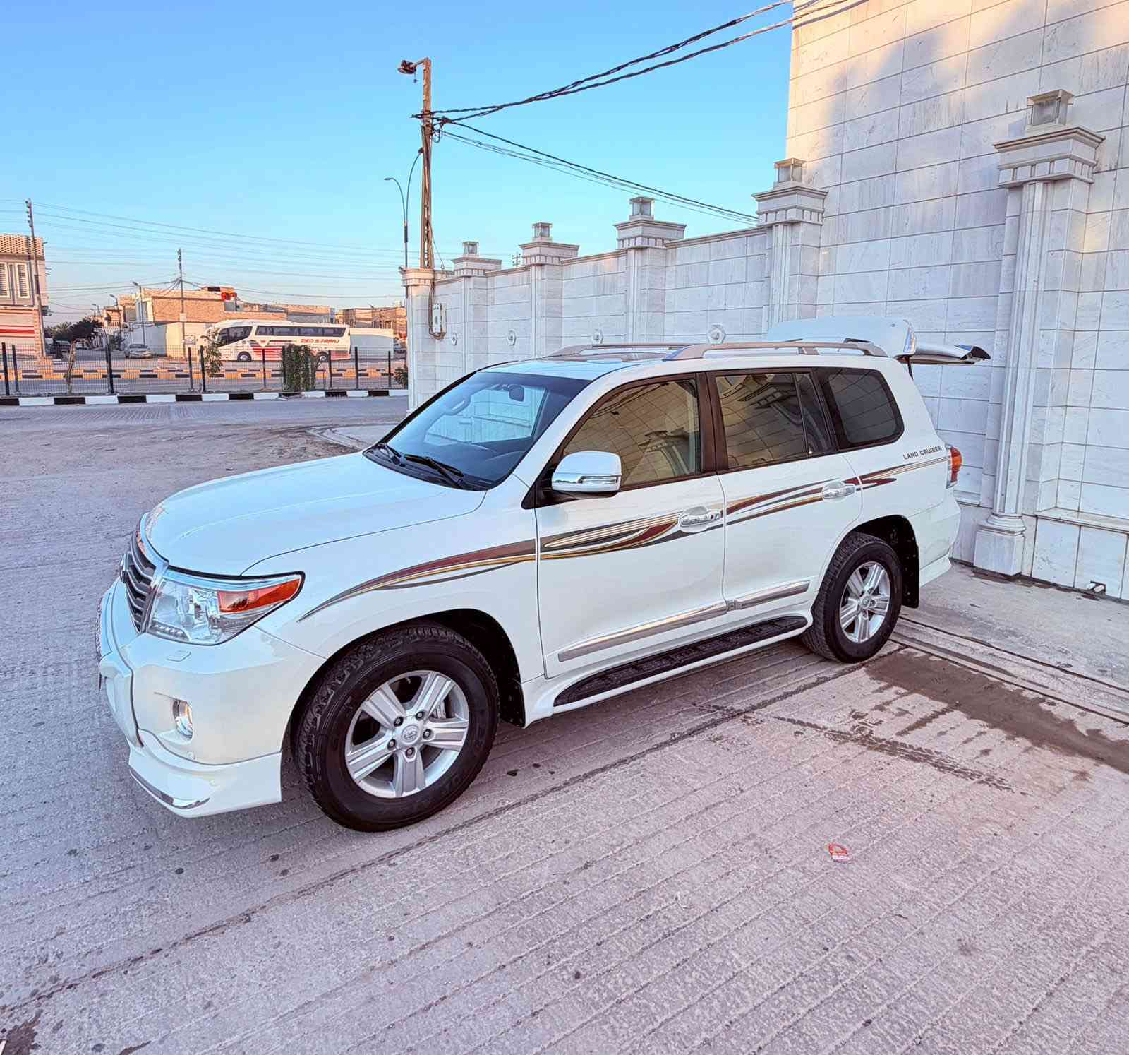 سلام عليكم
الحلال للبيع او المراوس حسب القناعة 
لاندكروز 2013 بريم اصل
Gxr v8
مكينة ثمانيه سلندر
رقم بغداد الجديد سنوية وهزة جدد باسمي
فول مواصفات 1/1
ماشية 170 الاف كم اصل
كتلوكات شركة بيها 
على ايد وحدة من هيه زيرو 
مكينة كير حداديه تخم تاير باتري كهربائيات كلهن جدد  ما مفتوحات على وضع الوكاله

كفاله عامة من الصبغ و التبديل و الفتح عدا PDR كد اصبعين فقط و سونارها موجود 
المواصفات:-
سلايد فتحة
ثلاجة 
كشنات جلد اصل بيجي 
كشنات كهربائي ثلاث دكم
شاشة + كامرة + حساس امامي خلفي كلهن بلاد 
تحكمات ستيرن 
مري شفط 
سبعه راكب
نظام فور ويل 
تشغيل عن بعد 
تشغيل بصمة وابواب وجنطة
والخ من المواصفات المعروفه……..
قليل بهل نظافه وبهذا الموديل
السعر 388$ وبي مجال كلش بسيط
مكان السياره النجف الاشرف
للاستفسار ***********
