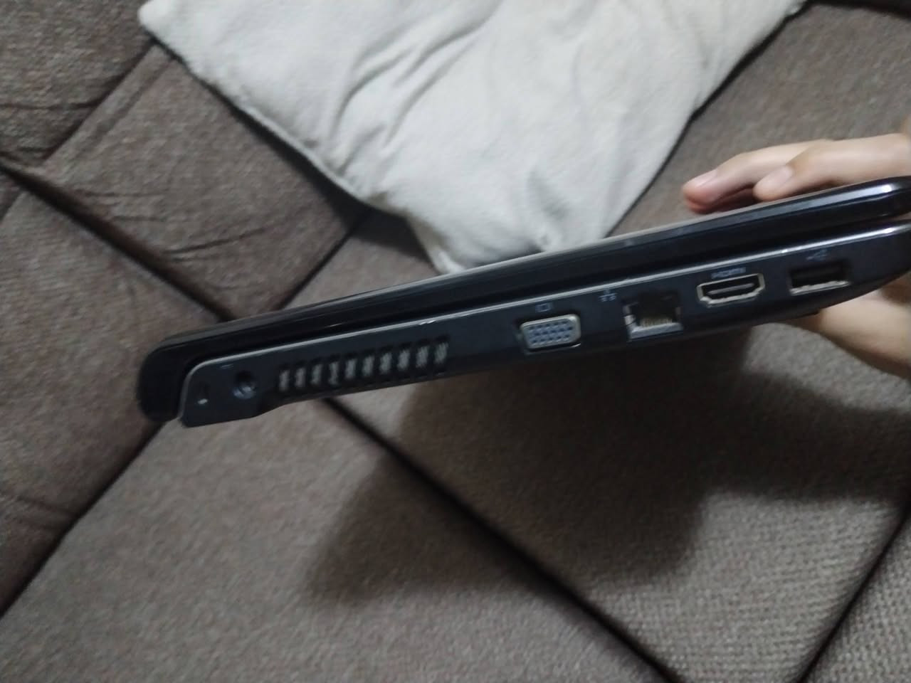 سلام عليكم
من رخصة الادمن 
لابتوب DELL للبيع 
core i3 
windows7 
رام 4 لو 8 مامتاكد
ذاكرة 320 
حجمم كبيررر 
لابتوب قبل سبوعين من اخذته كامل ملحقات وياه شاحنته وجنطته وماوس ضوئي وكيبورد 
سعر 240وبي مجال للطيبين 
مكان ديوانية ويوجد توصيل 
رقمي واتساب ***********
ويوجد تواصل 
فيس
