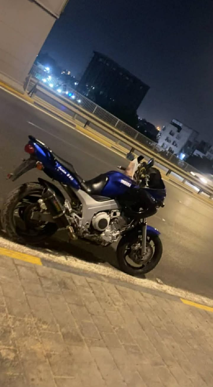 السلام عليكم دراجه ياماها TDM850.CC دارجه حلوه وكشره نضيف لمكينه مجفته عند سنتر لادفنجرز كهربائيات كله شغاله باتري جديد سلف وشخاطه كله جديد  الدراجه الله شاهد اخذته ب 18 ورقه واني هسه عارضه ب13 ورقه سعره كلش مناسب مقارنه بخواته العنوان بغداد الكرخ الرقم ***********
